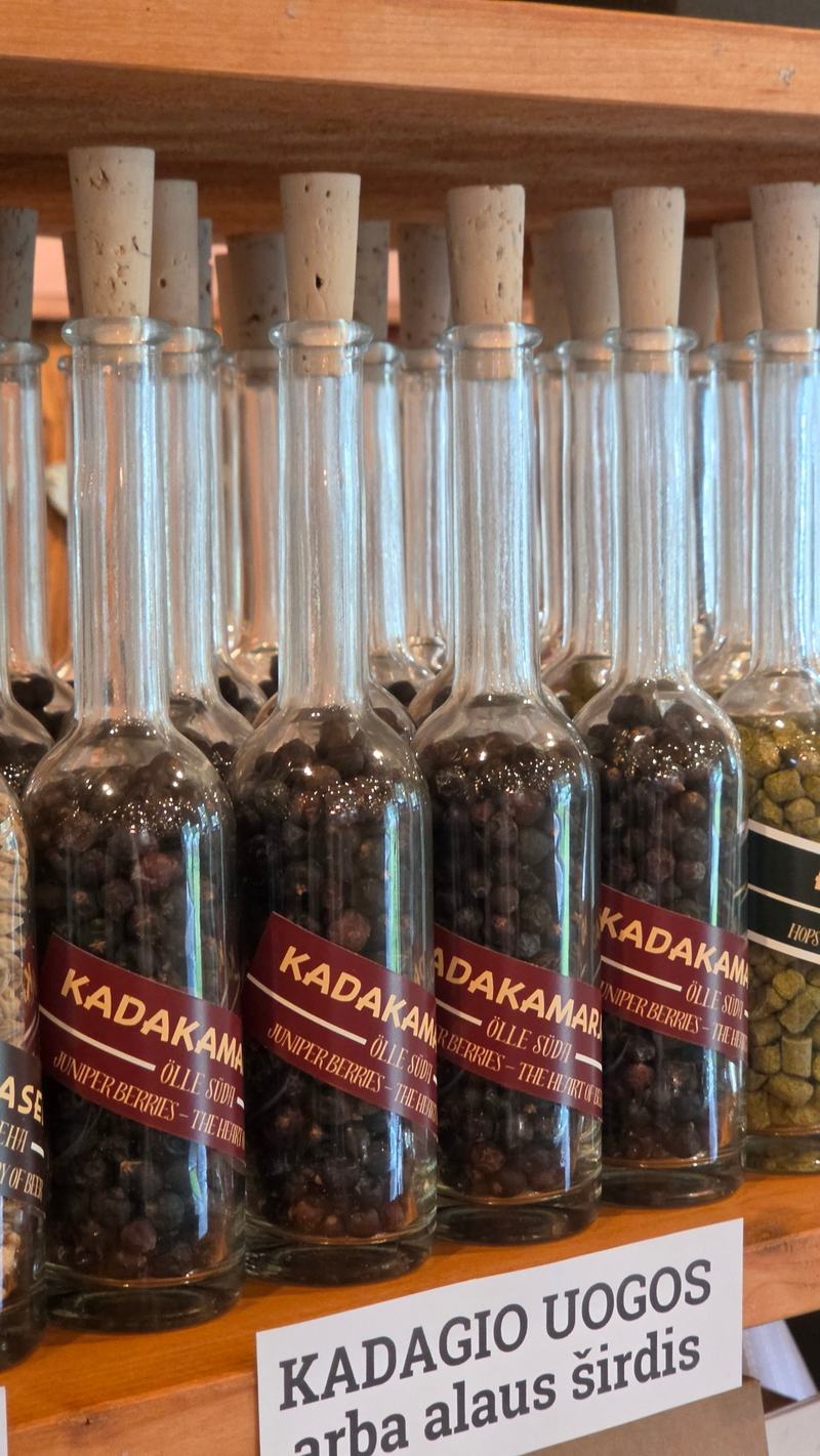 Pudelid kadakamarjadega